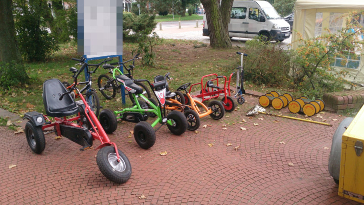 Fahrzeuge für den Fahrradparcours Fahrzeuge für den Fahrradparcours